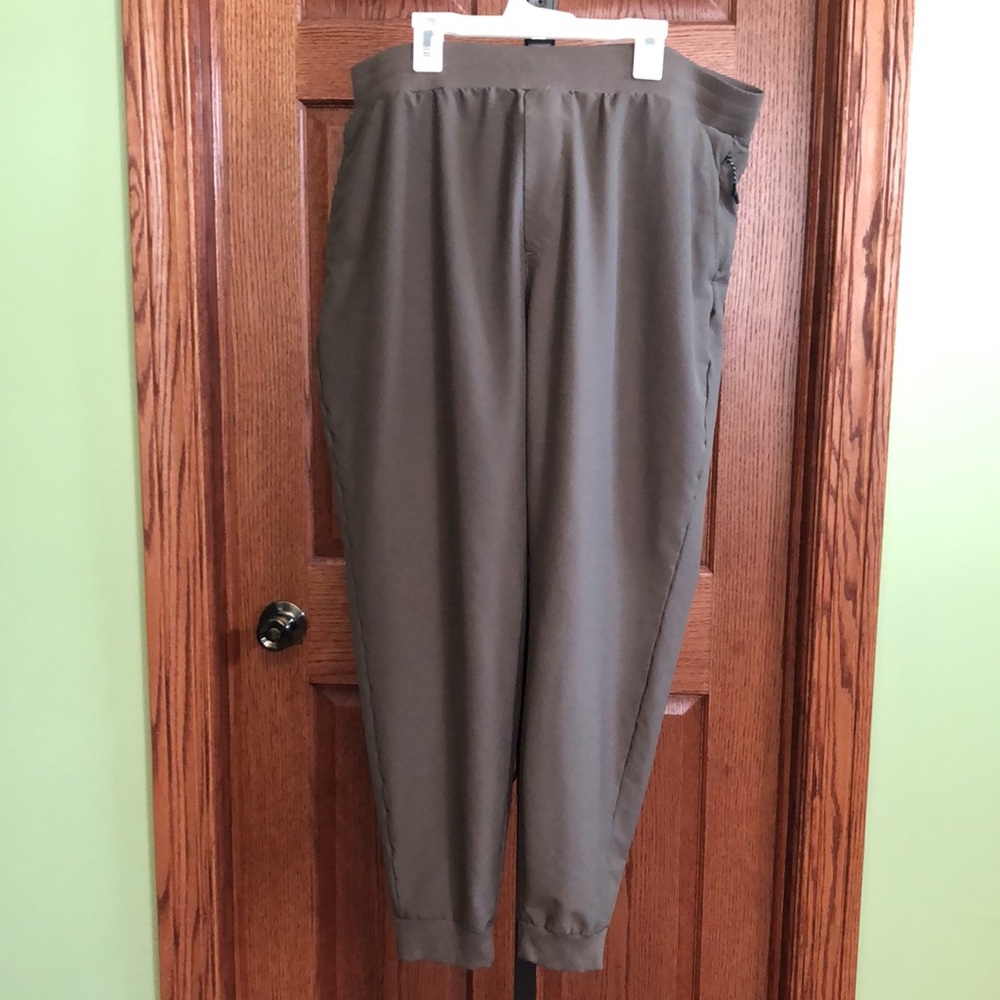 NEW LISTING! FLX Dynamic Stretch Pants